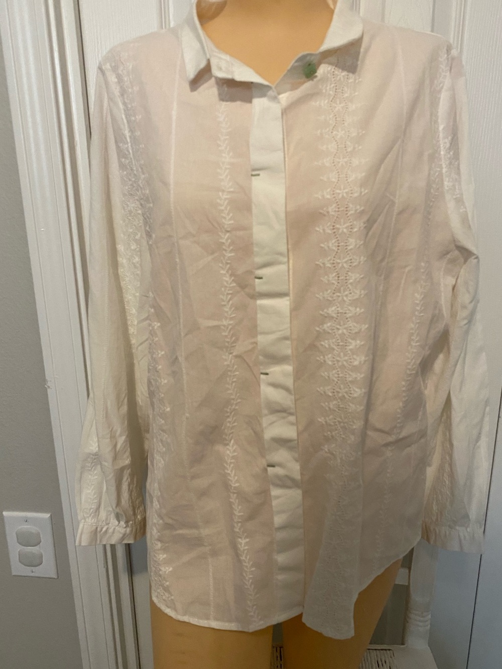 Women's White Embroidered Button-Front Blouse 100 cotton